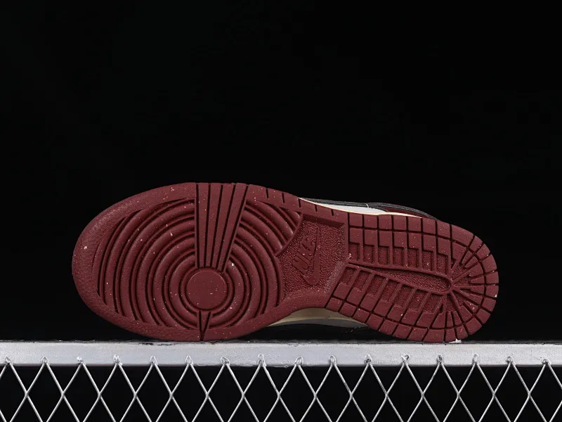 All categories Nk SB Dunk Series Nk SB Dunk Low low-top sneakers Cost-effective version Nk Dunk Low "Team Red" metal buckle burgundy SB low-top sports and leisure sneakers DV1160-101
